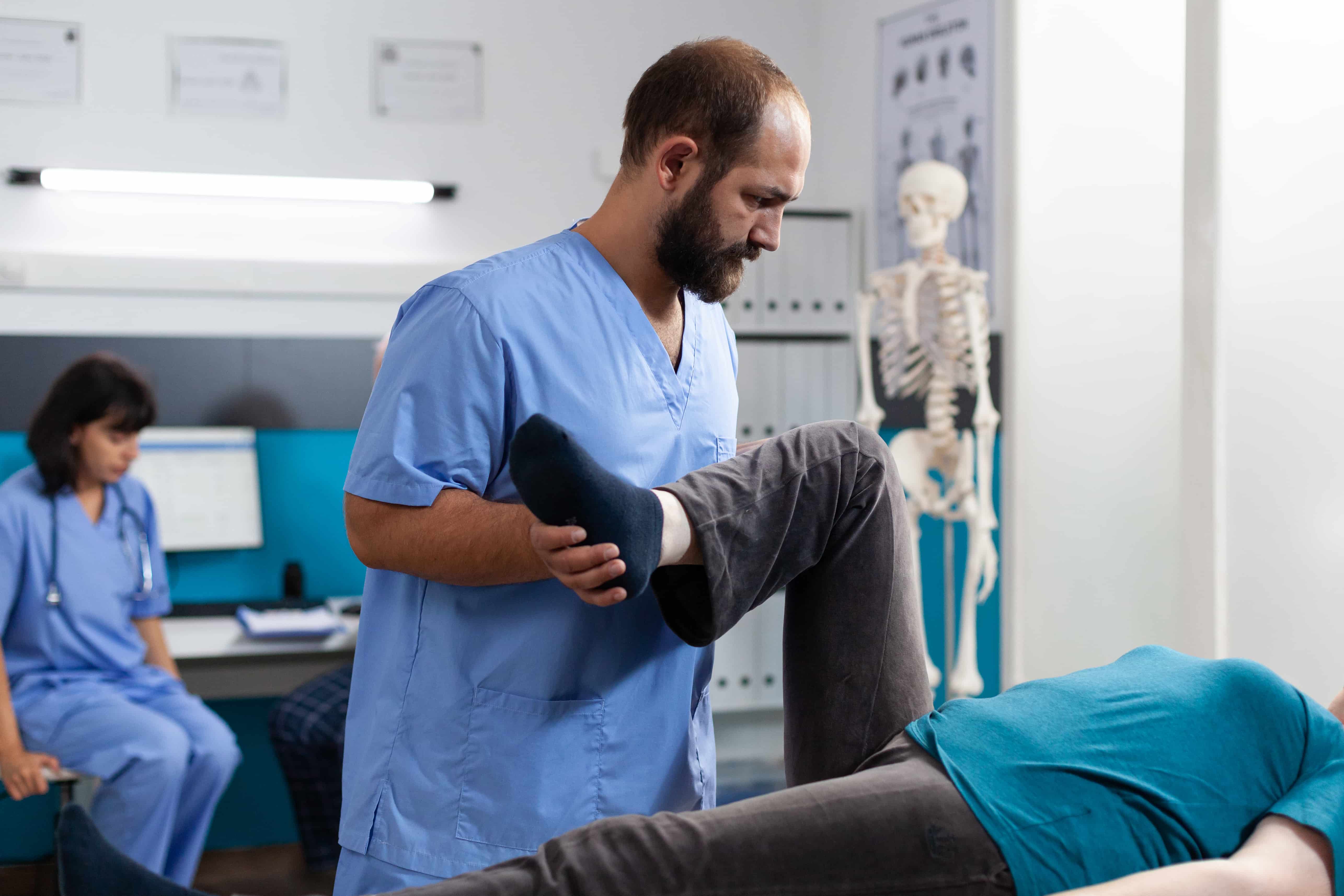 Doctores Quiropracticos de Accidentes - Doctores y Mas business image